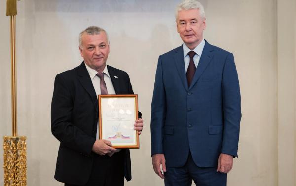 Главный технолог завода получил награду от мэра Москвы