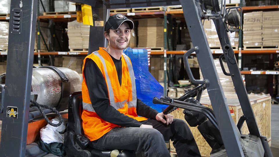 forklift-4074234_960_720.jpg